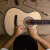 モリオンギターは角が欠けています。木吉初心者入門楽器は38寸原色です。
